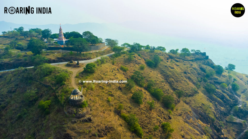 04 Wide View of Machindragad Fort Kille-Machindragad