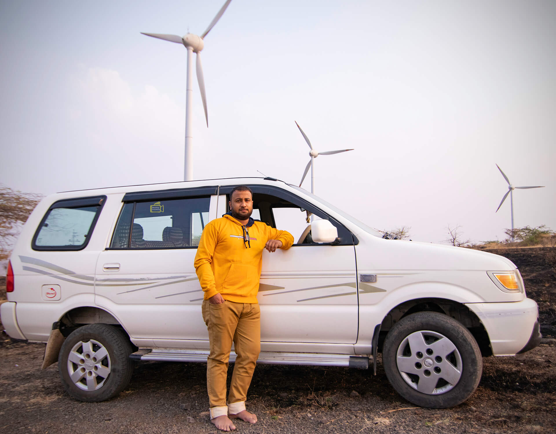 satishkumar gondhali with car (1)