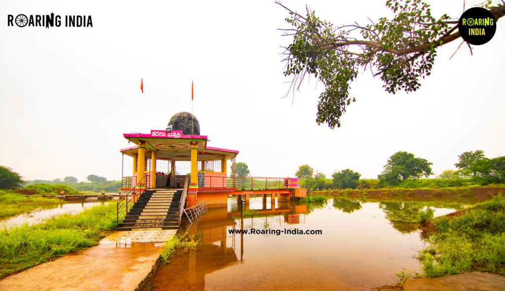 Front view of Shri Sangamnath Temple Khilegaon