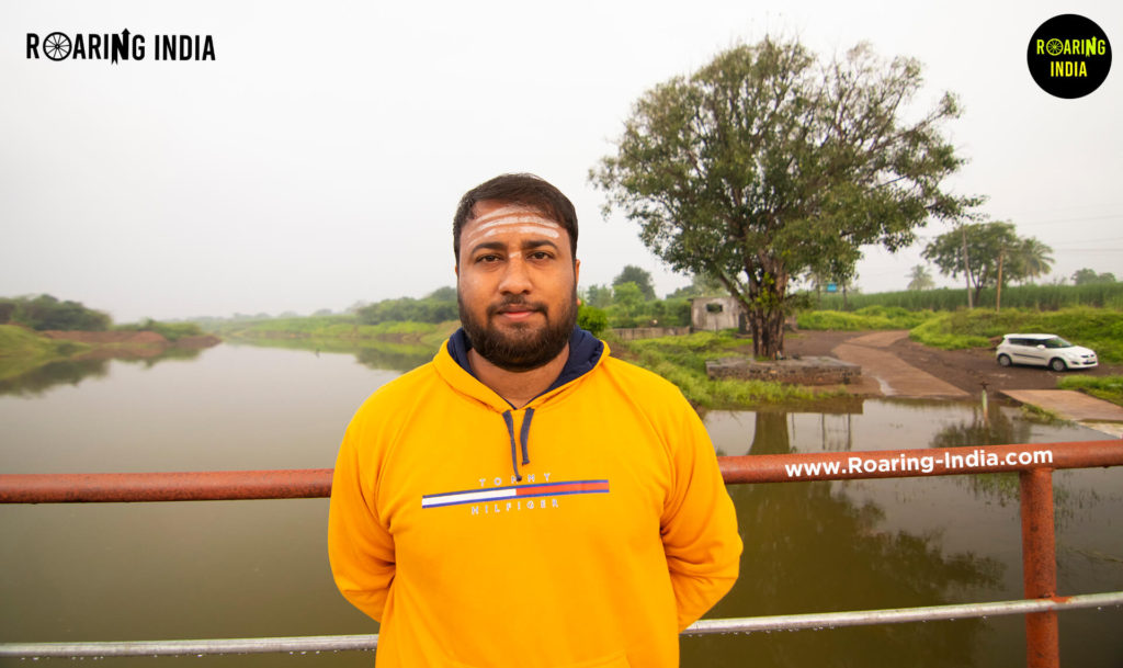 Satishkumar Gondhali at Shri Sangamnath Temple Khilegaon