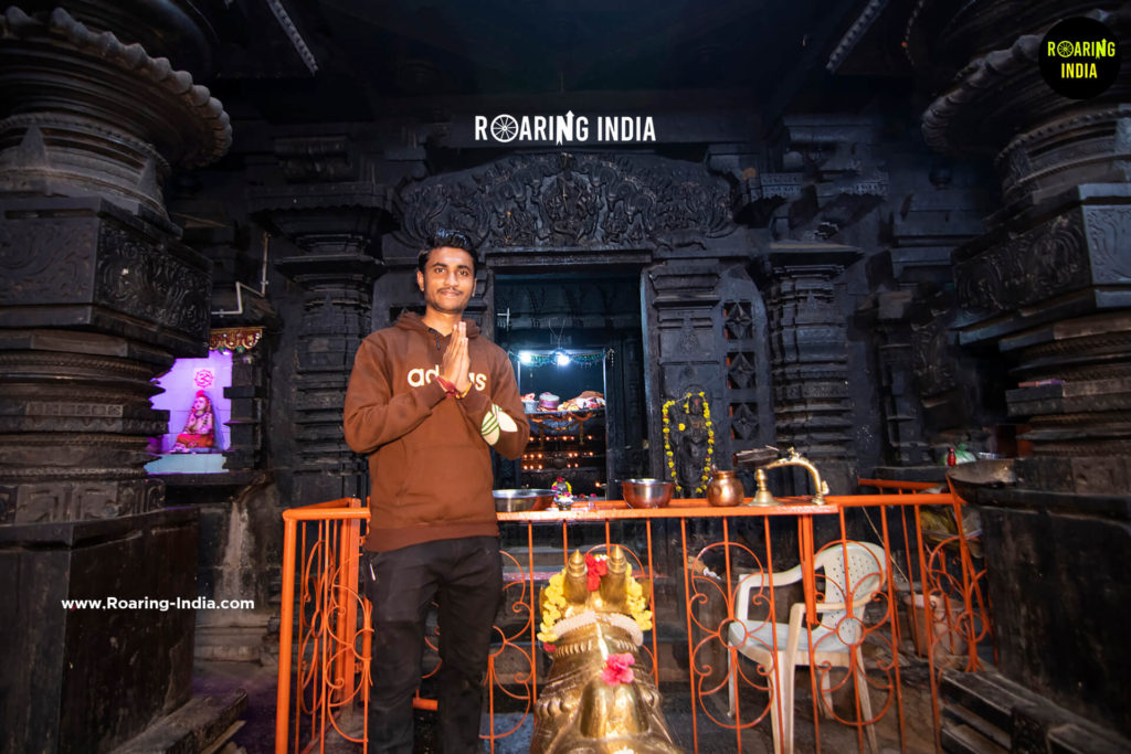 Shrikant Gondhali in Shri Uma Swayambhu Rameshwar Temple