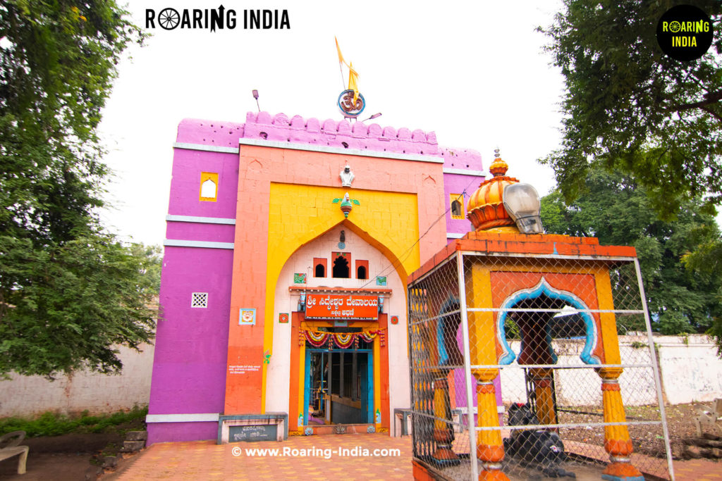 Side front view of Shri Siddeshwar Temple Athani