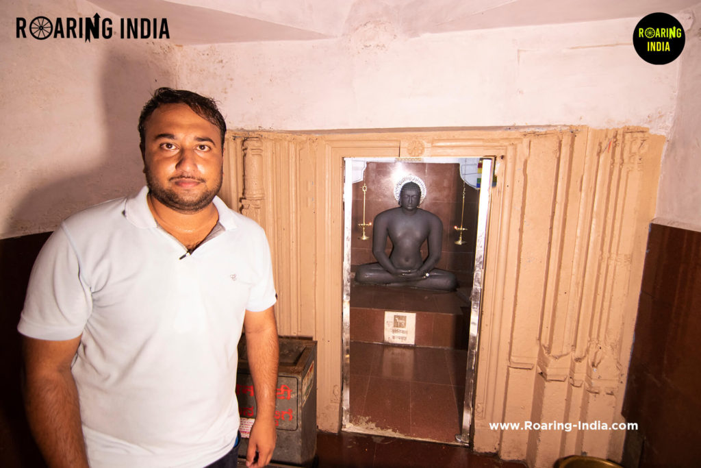 Satishkumar Gondhali in Bhagwan 1008 Shantinath Temple