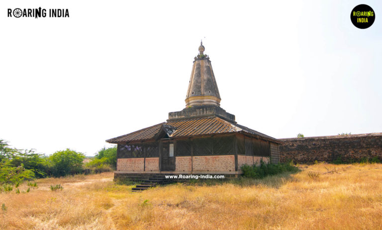 Mahadev Temple of Raybag Rajwada, Raybag