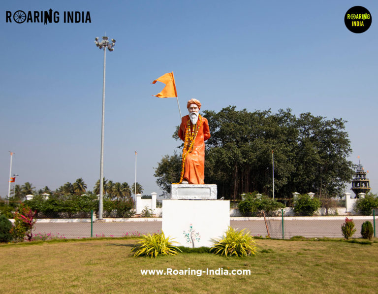 Shri Sadguru Yallalingeshwar Maharaji Statue, Mugalkhod Math
