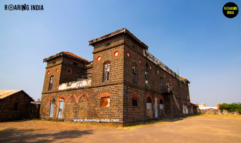 Side view of Raybag Rajwada