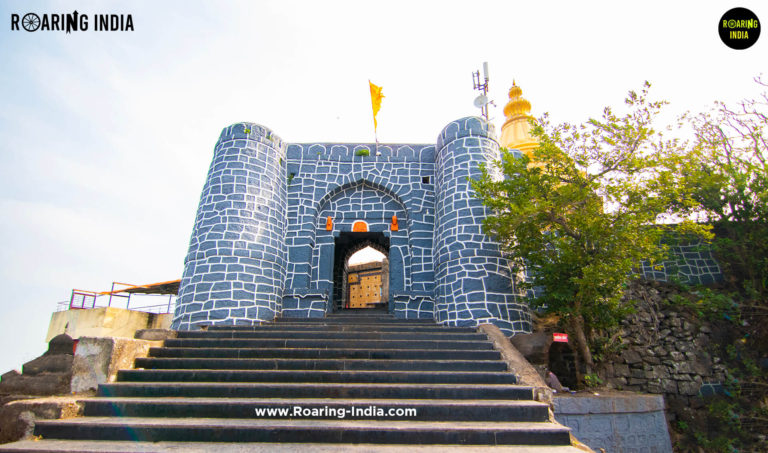 Entrance of Dongrai Temple Kadepur