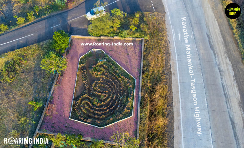 Kulwantini's Maze Kulwantin Kodyach Mal, Tasgaon