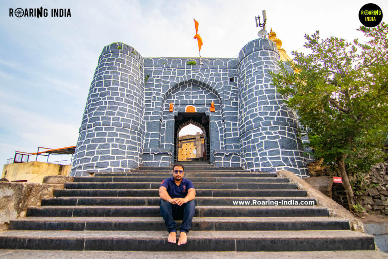 Satishkumar at Dongrai Temple Hills Station, Kadepur
