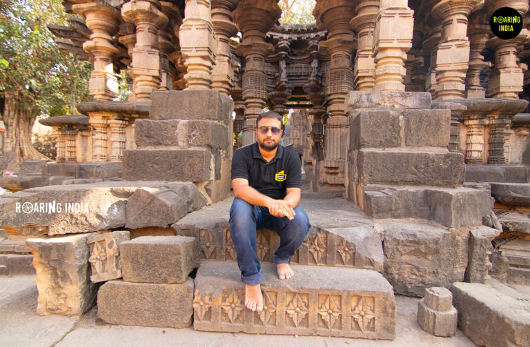 Satishkumar in Shri Kopeshwar Temple Khidrapur