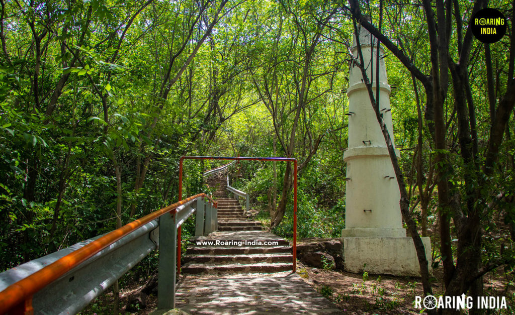 Way to Dargoba Temple Hills Station Pare