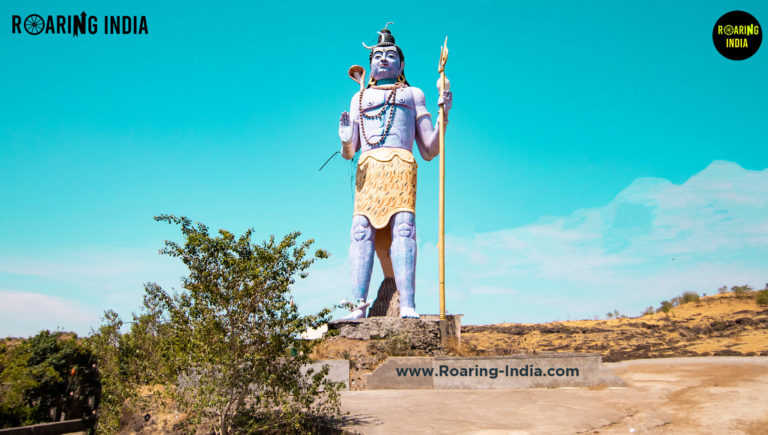 Wide view of Harneshwar Shiva Statue, Raywadi