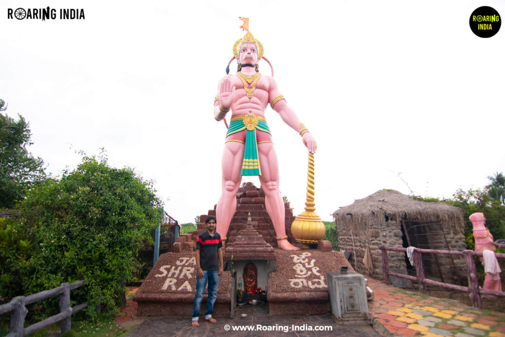 Rajaneesh Gondhali at Hanuman Statue (Hanuman Temple) Jambagi