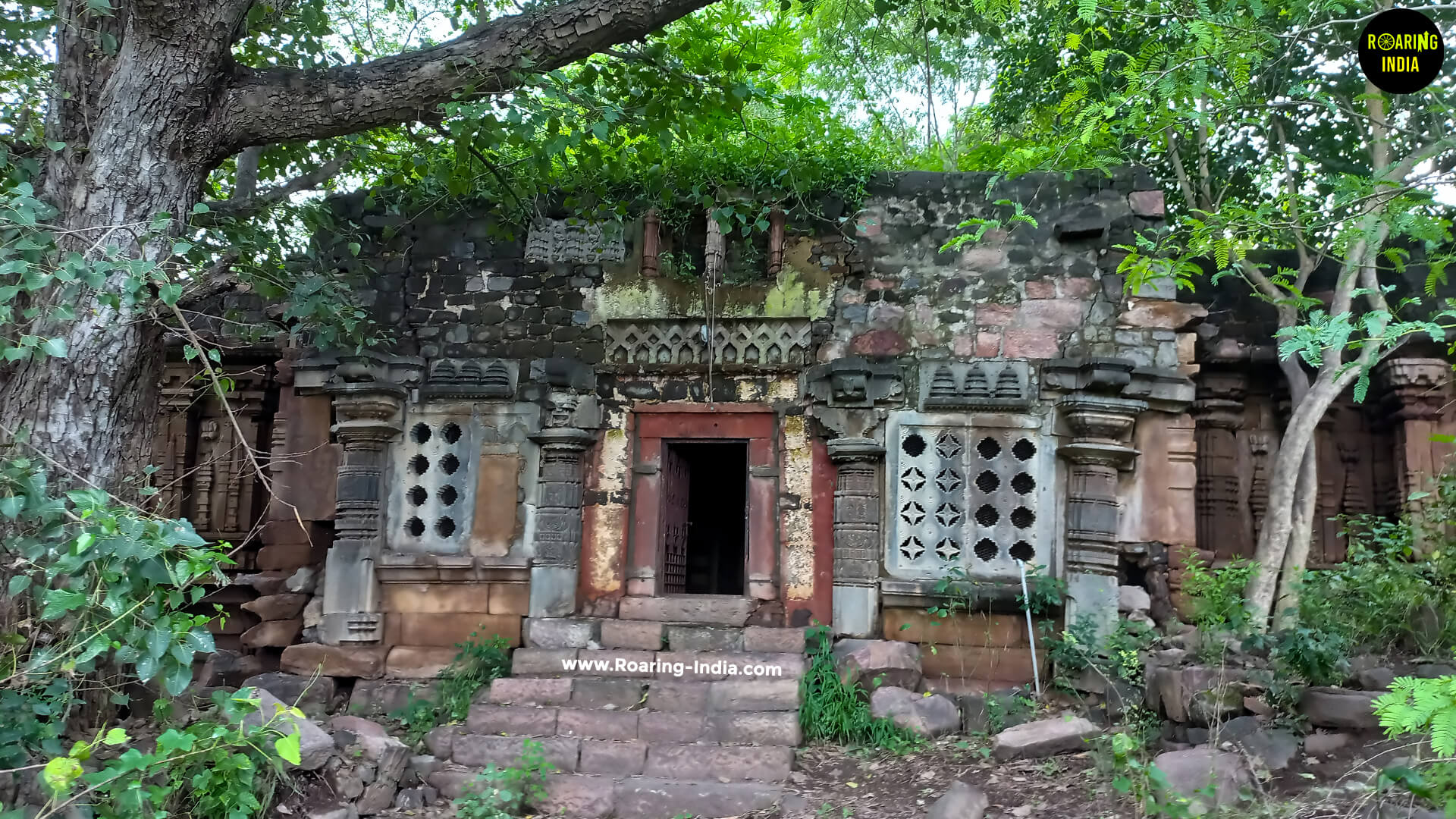 You are currently viewing Venugopal Temple, Savadi, Athani