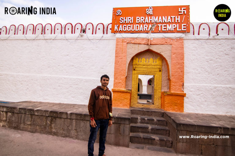 Shrikant Gondhali at Entrance of Kagwad Shri Brahmanath Temple