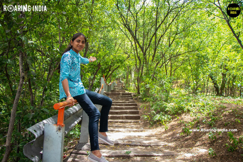 Way to Dargoba Temple Hills Station Pare1